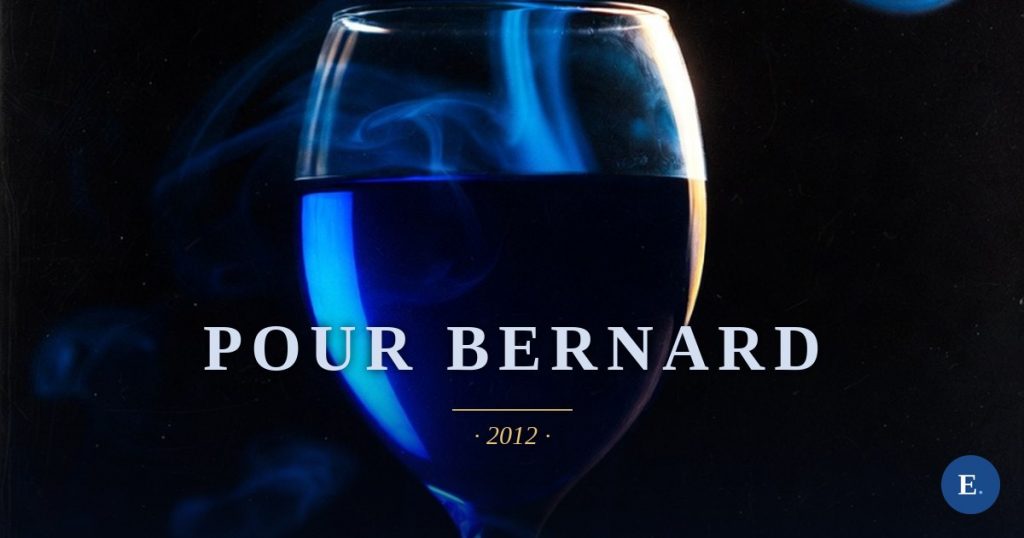Carte bleue « Pour Bernard », Emirelo, 2012. Sa fille m'avait prévenu Il avait l'air rugueux cet homme. Et pourtant une fois la carapace percée, il était unique et attachant. Il m'aura beaucoup appris, A aimer le vin, A aimer la vie, A voir l'essentiel. Avec sa fille, nous nous sommes quittés Lui aussi, je l'ai quitté. Et hier, il nous a quitté. Alors dans ce prochain verre que nous ne boirons pas ensemble J'espère te retrouver, Bernard…