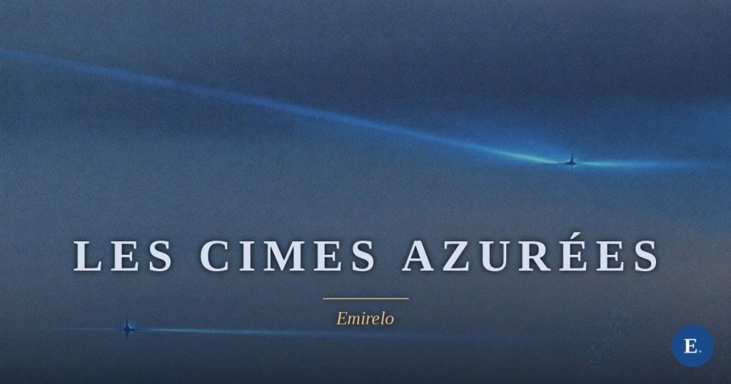 Carte-titre bleu nuit : le titre LES CIMES AZUREES en capitales claires sur un ciel de brume traverse par deux trainees de lumiere bleue, signe Emirelo.