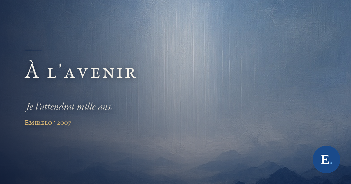 Carte titre Emirelo sur une peinture bleue : une pluie de lumière tombe d'un ciel bleu profond piqué d'une étoile, au-dessus de montagnes noyées dans la brume. Le titre « À l'avenir » se détache en petites capitales claires sur la gauche, sous un court filet doré, au-dessus de l'accroche en italique « Je l'attendrai mille ans. » et de la mention « Emirelo · 2007 ». Logo E. en bas à droite.