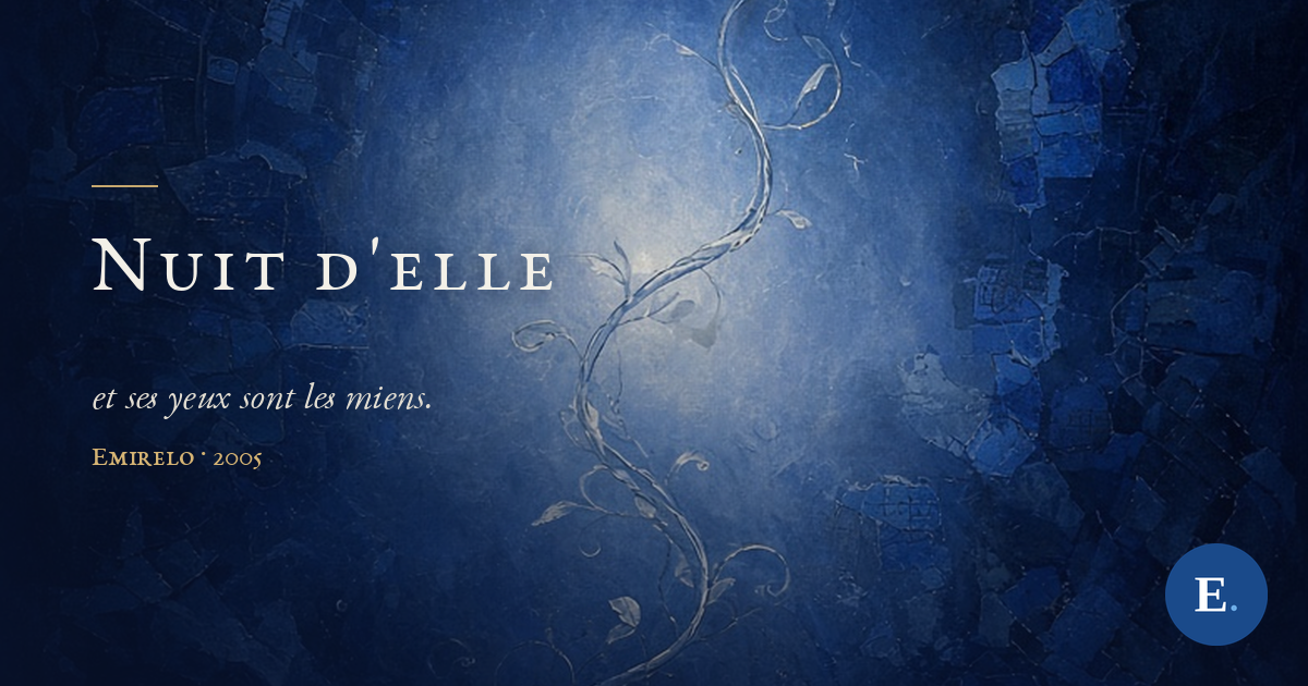 Carte titre Emirelo sur une peinture bleu nuit : une liane argentée s'enroule vers un halo de lumière blanc-bleu, entre des éclats de mosaïque bleue. Le titre « Nuit d'elle » en petites capitales claires, l'accroche « et ses yeux sont les miens. » et la mention « Emirelo · 2005 ».