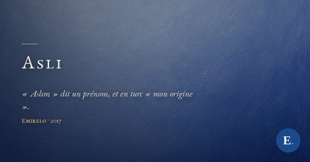 Carte-titre Emirelo : le mot « Asli » en petites capitales claires, a gauche sous un court filet d'or, sur un champ de bleu outremer profond, sans horizon ni contour ; logo E. en bas a droite.